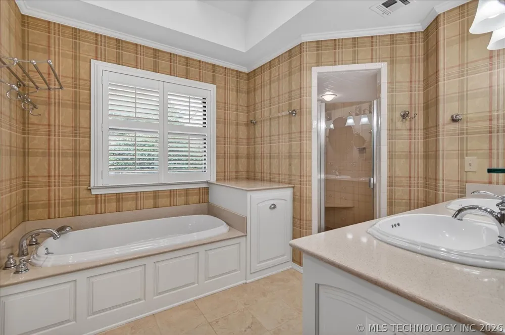 3116 Camelot Drive Bartlesville, OK 74006