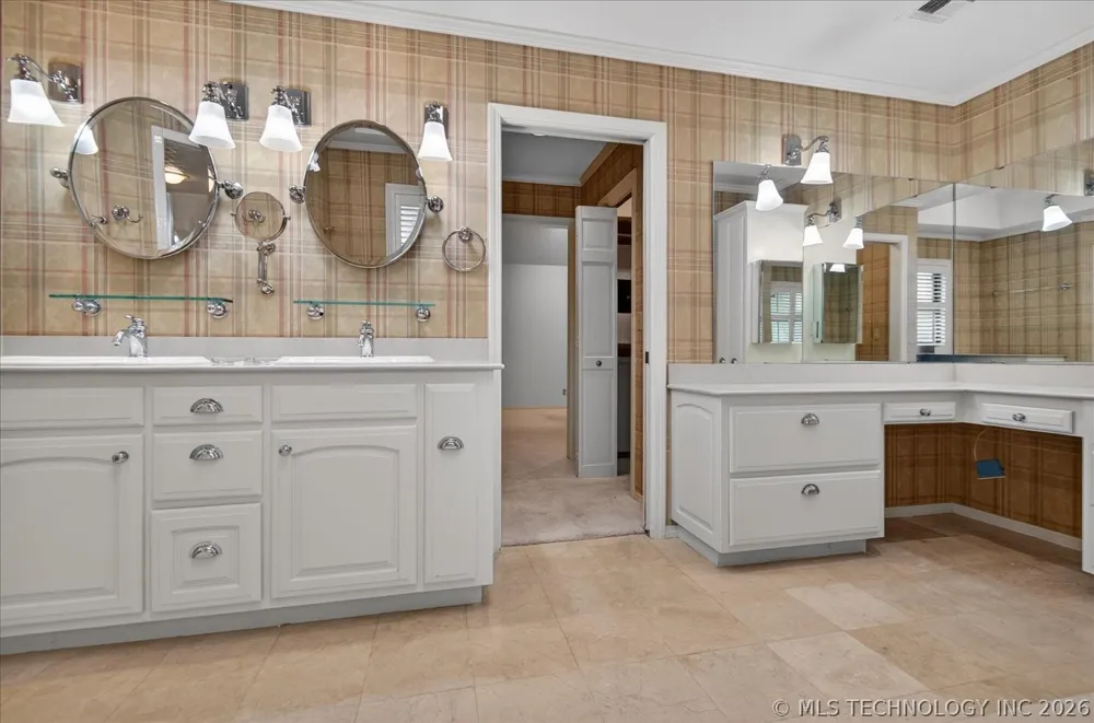 3116 Camelot Drive Bartlesville, OK 74006