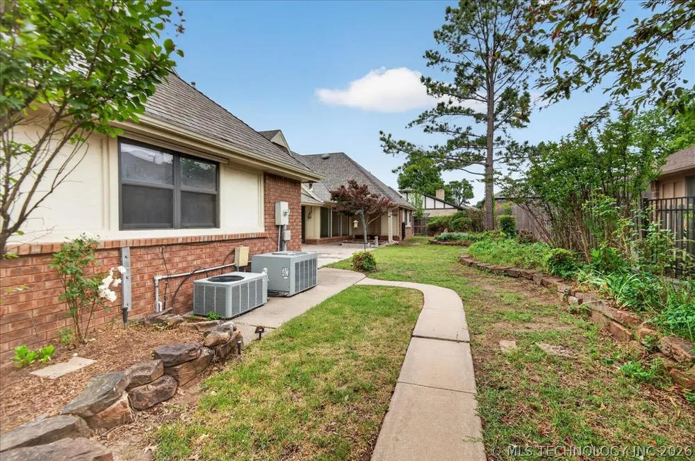 3116 Camelot Drive Bartlesville, OK 74006