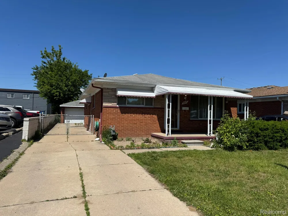 8847 WOODBINE