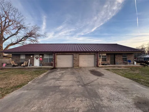 105 E Cedar Avenue