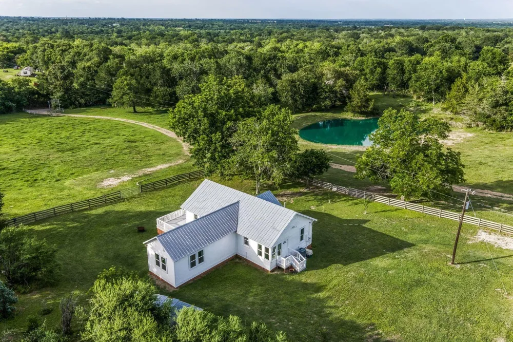 19576 Pickens Road Washington, TX 77880