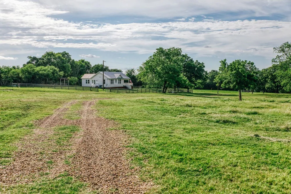 19576 Pickens Road Washington, TX 77880