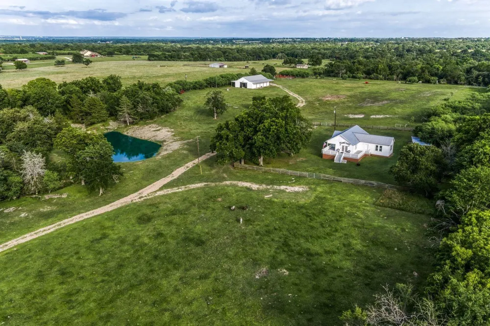 19576 Pickens Road Washington, TX 77880