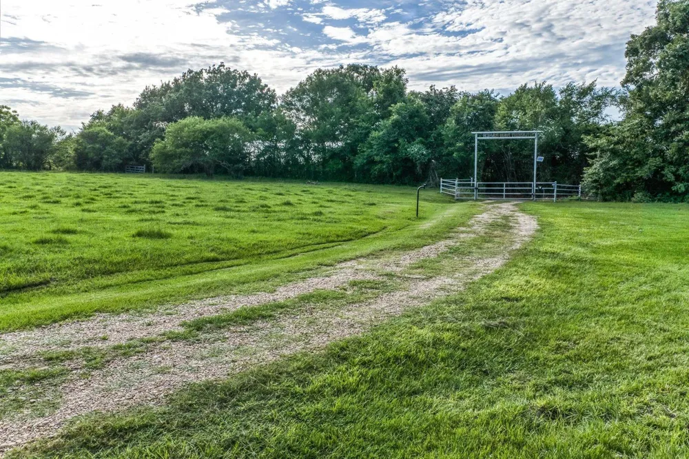 19576 Pickens Road Washington, TX 77880