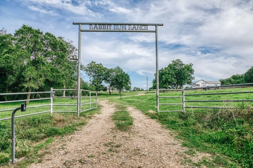 19576 Pickens Road Washington, TX 77880