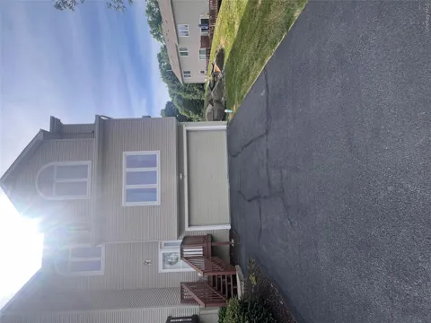 10 Rockridge Drive