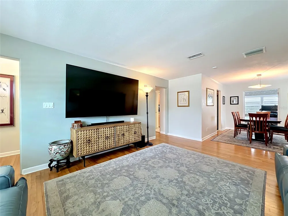 2806 VINE STREET Orlando, FL 32806