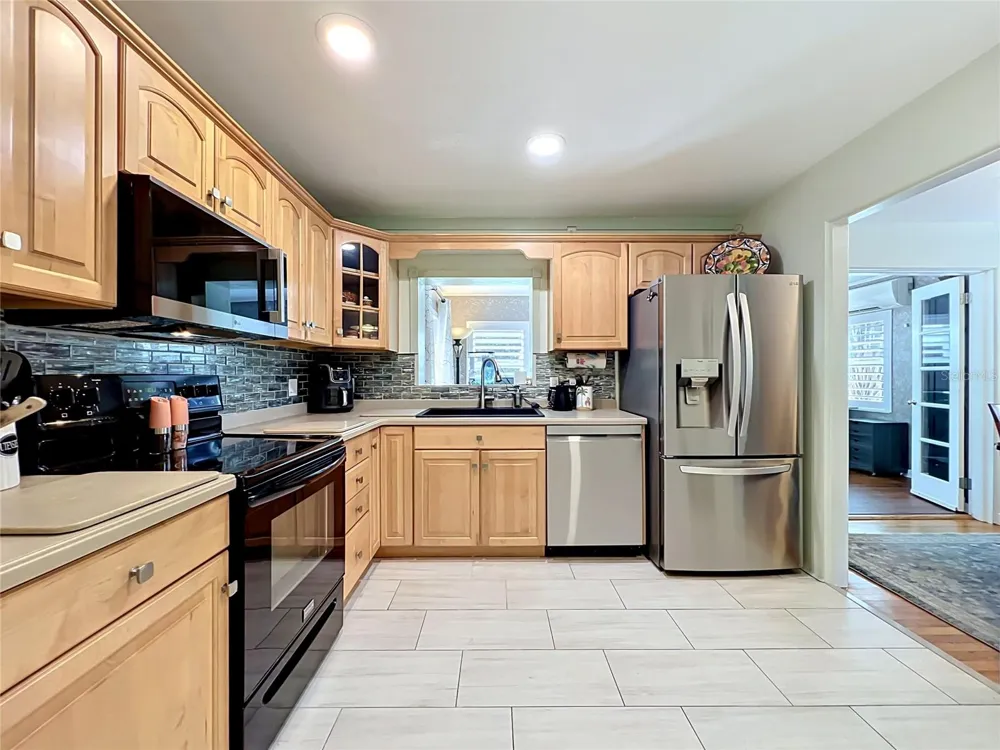 2806 VINE STREET Orlando, FL 32806