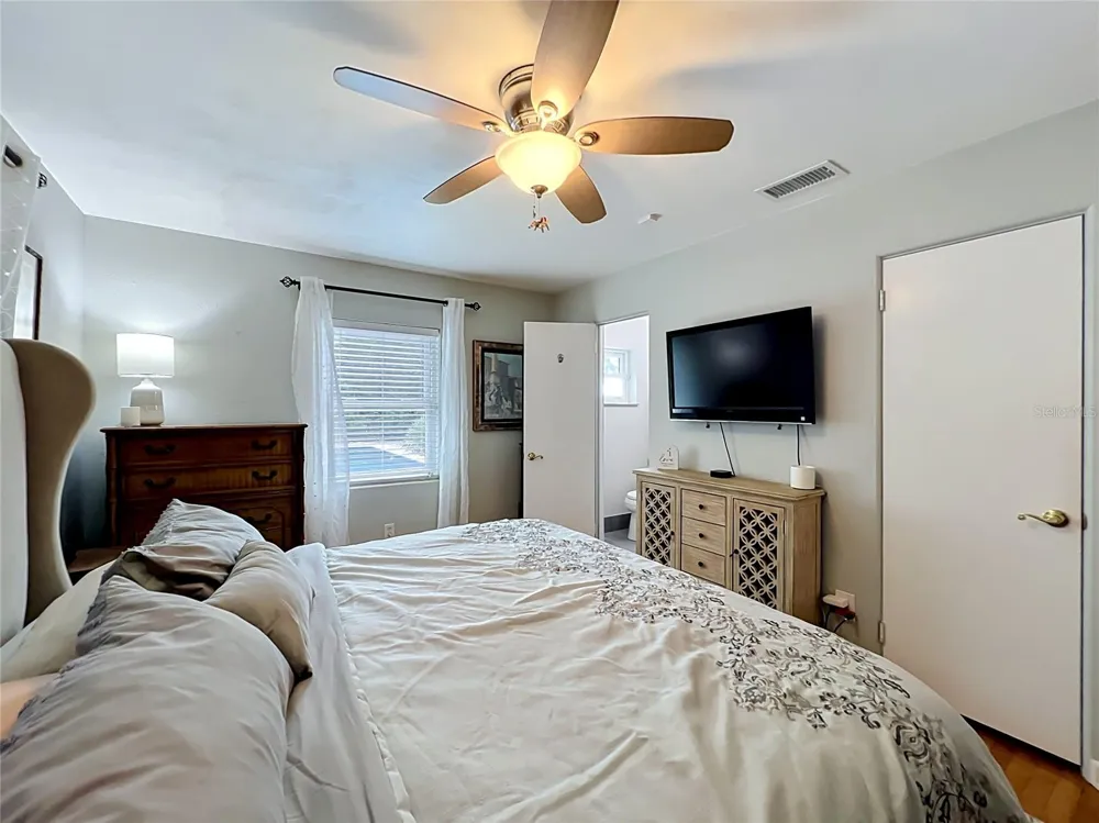 2806 VINE STREET Orlando, FL 32806