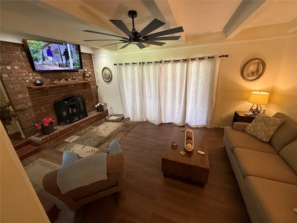 305 WHITE OAK DRIVE Altamonte Springs, FL 32701
