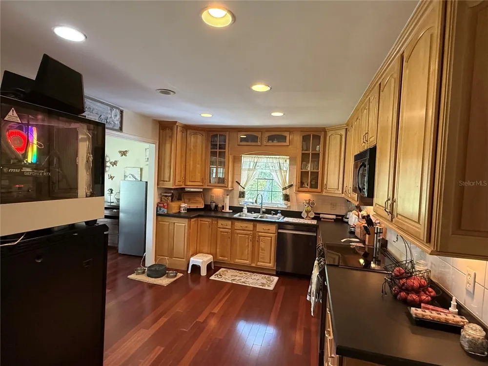 305 WHITE OAK DRIVE Altamonte Springs, FL 32701