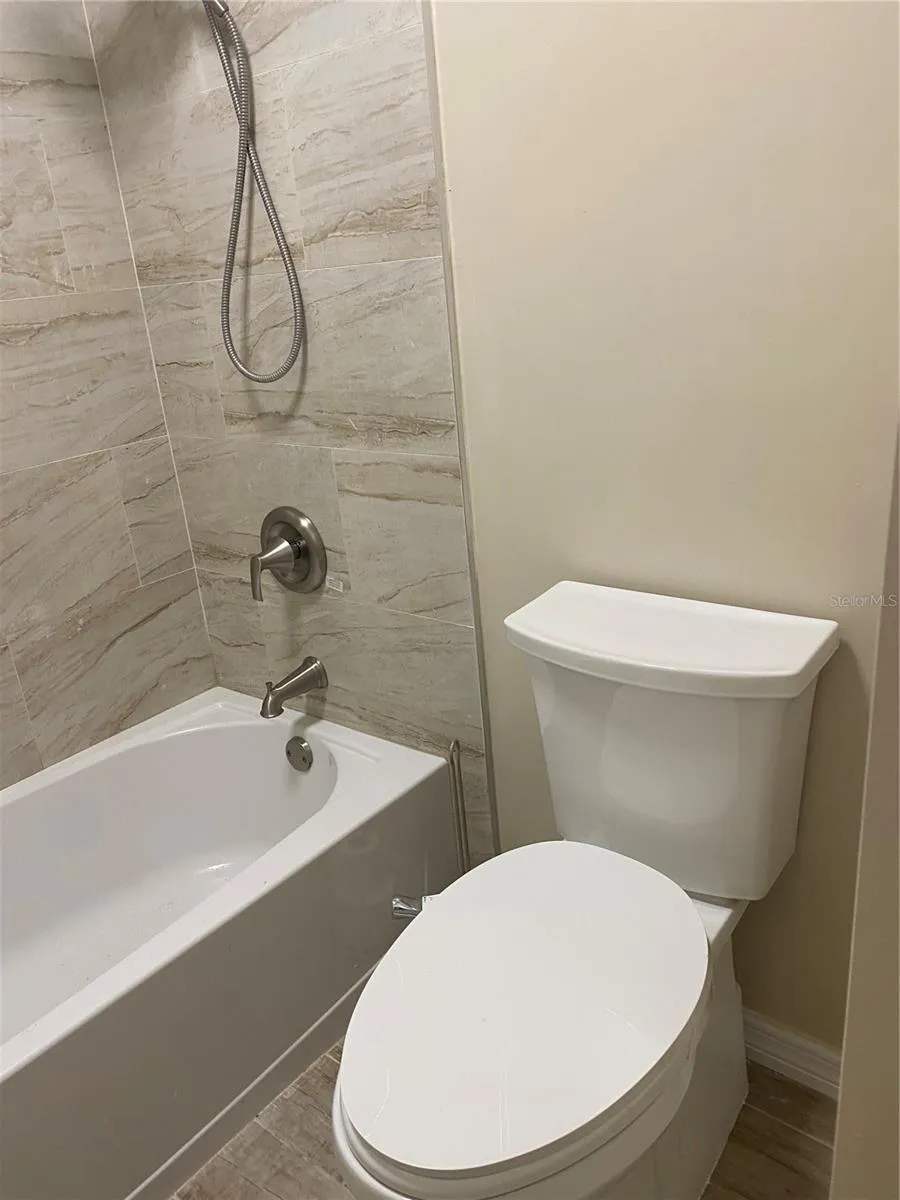305 WHITE OAK DRIVE Altamonte Springs, FL 32701