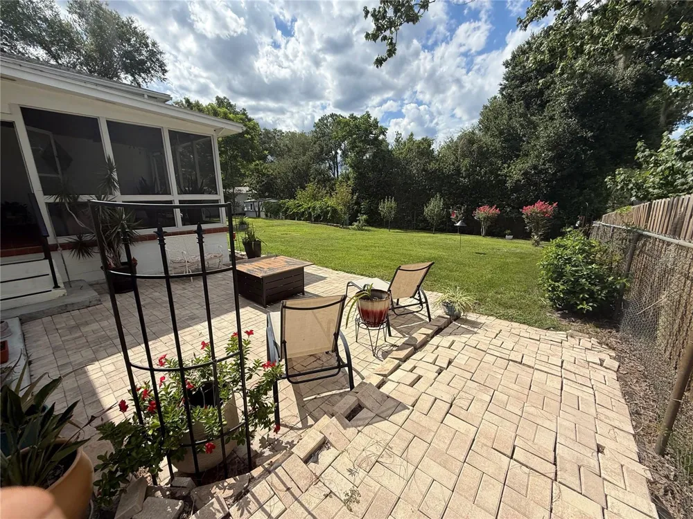 305 WHITE OAK DRIVE Altamonte Springs, FL 32701