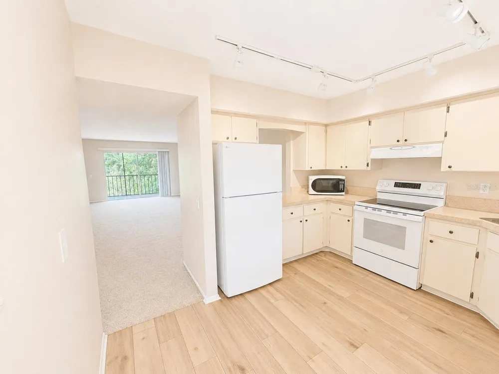 211 RUBENS DRIVE #E Nokomis, FL 34275