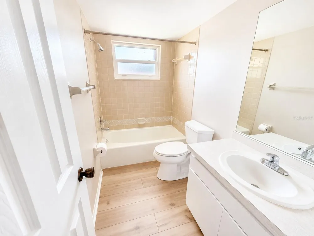 211 RUBENS DRIVE #E Nokomis, FL 34275