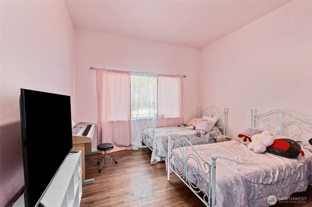 1196 Sunrise Way Evans, WA 99126