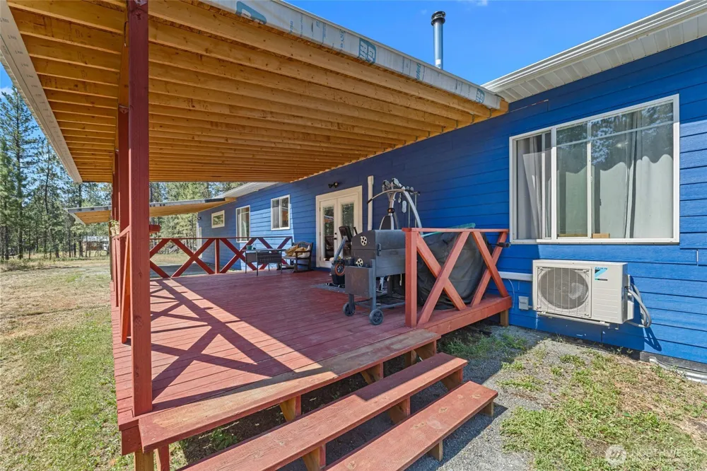 1196 Sunrise Way Evans, WA 99126