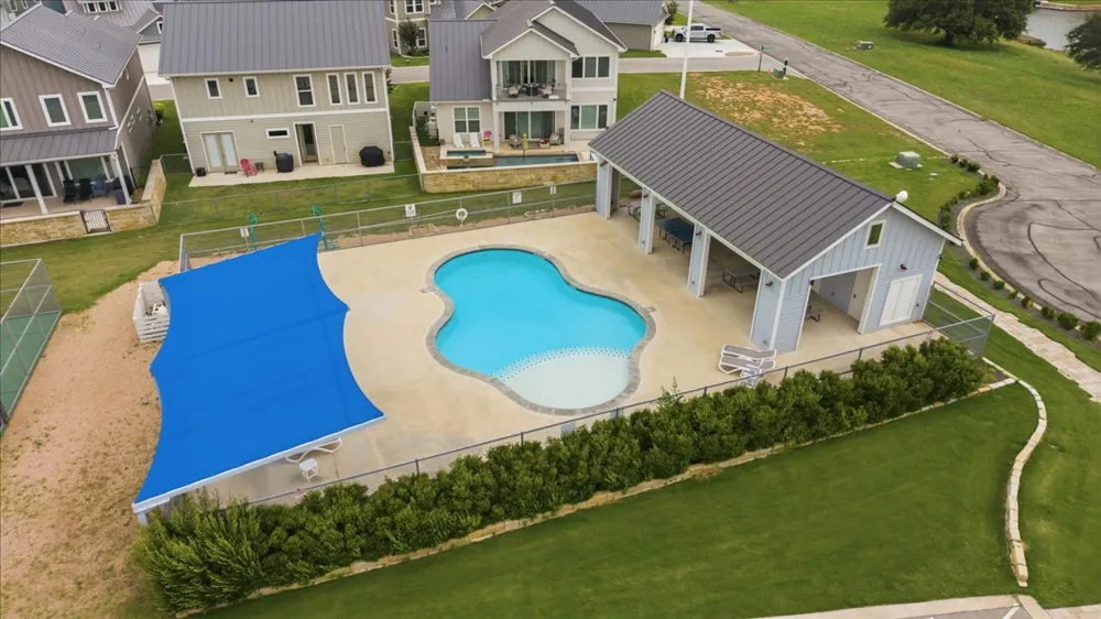208 Marina Bluff Kingsland, TX 78639