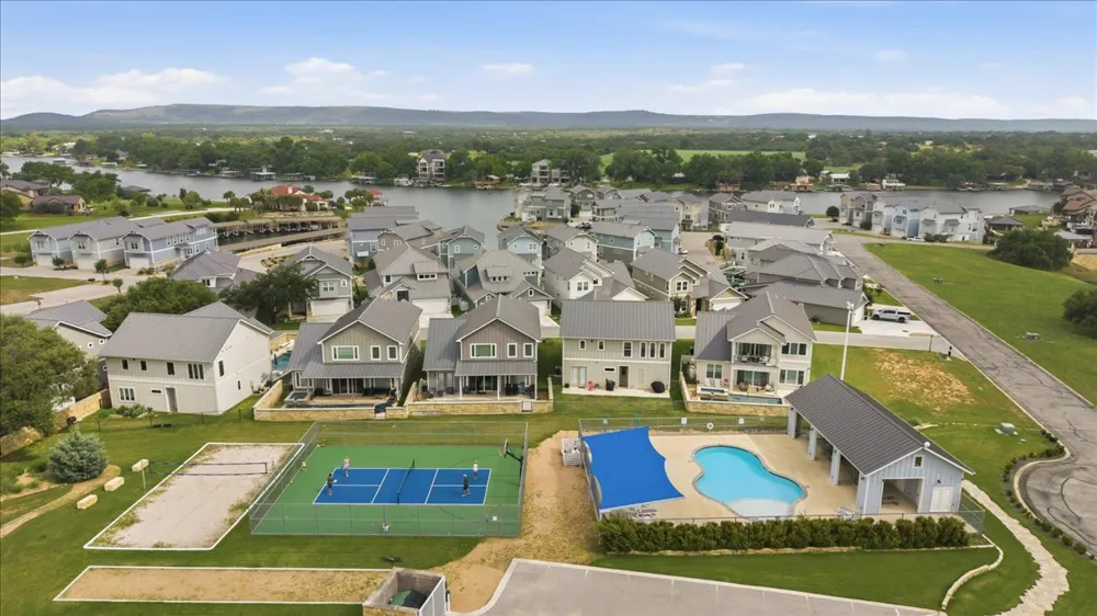 208 Marina Bluff Kingsland, TX 78639