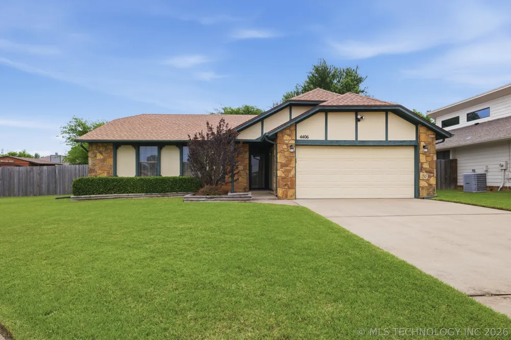4406 W Lansing Place