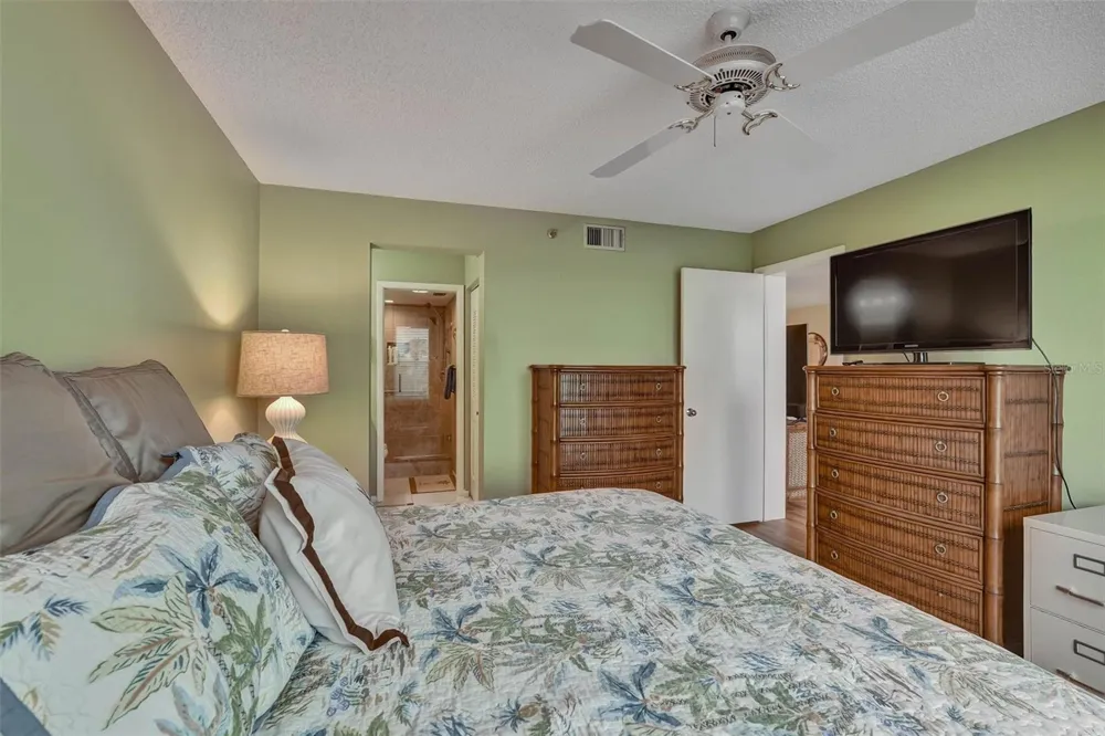 4570 PINEBROOK CIRCLE CIRCLE #404 Bradenton, FL 34209