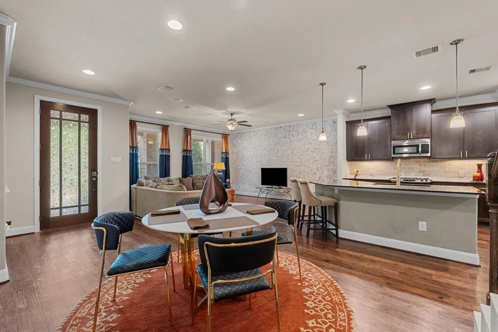 416 Via Regatta Drive Webster, TX 77598