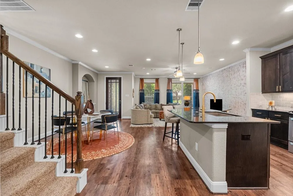 416 Via Regatta Drive Webster, TX 77598