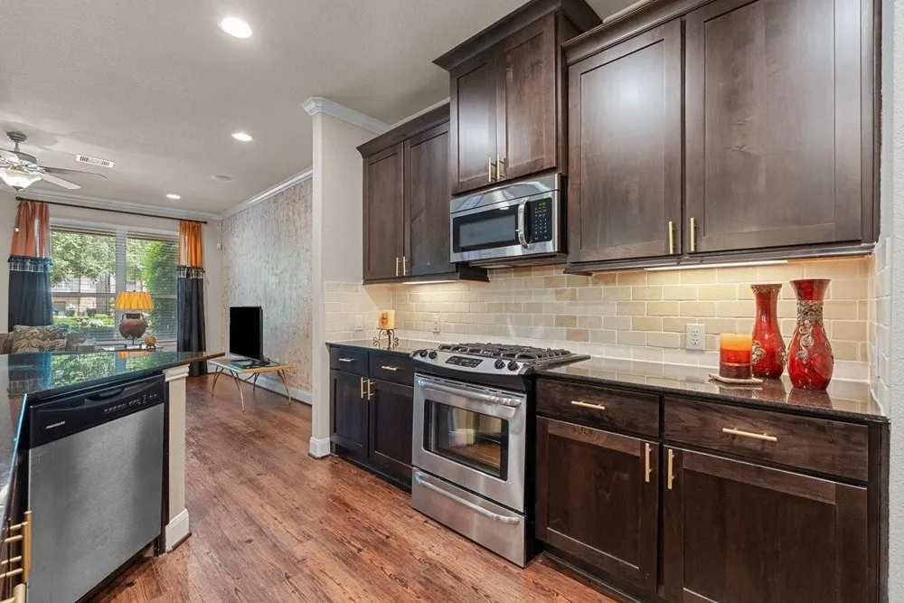 416 Via Regatta Drive Webster, TX 77598