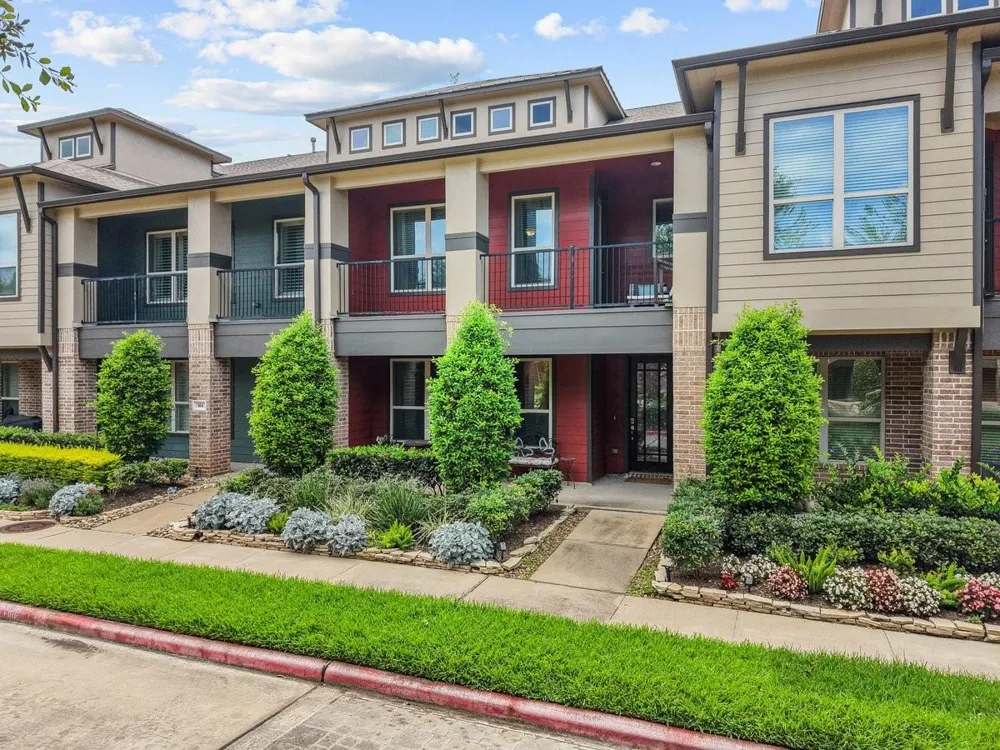 416 Via Regatta Drive Webster, TX 77598
