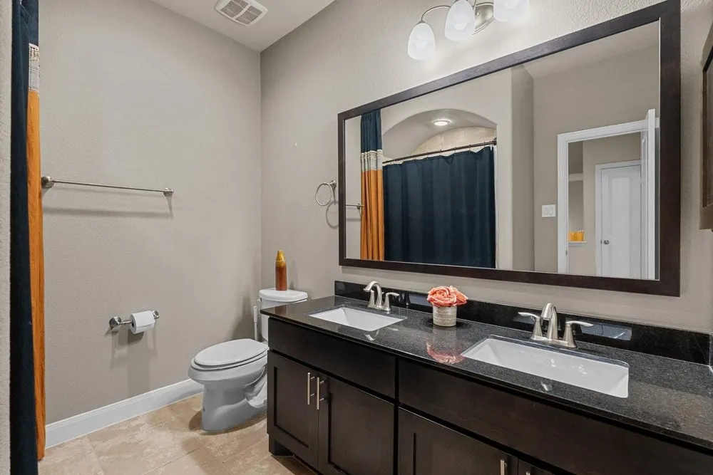 416 Via Regatta Drive Webster, TX 77598