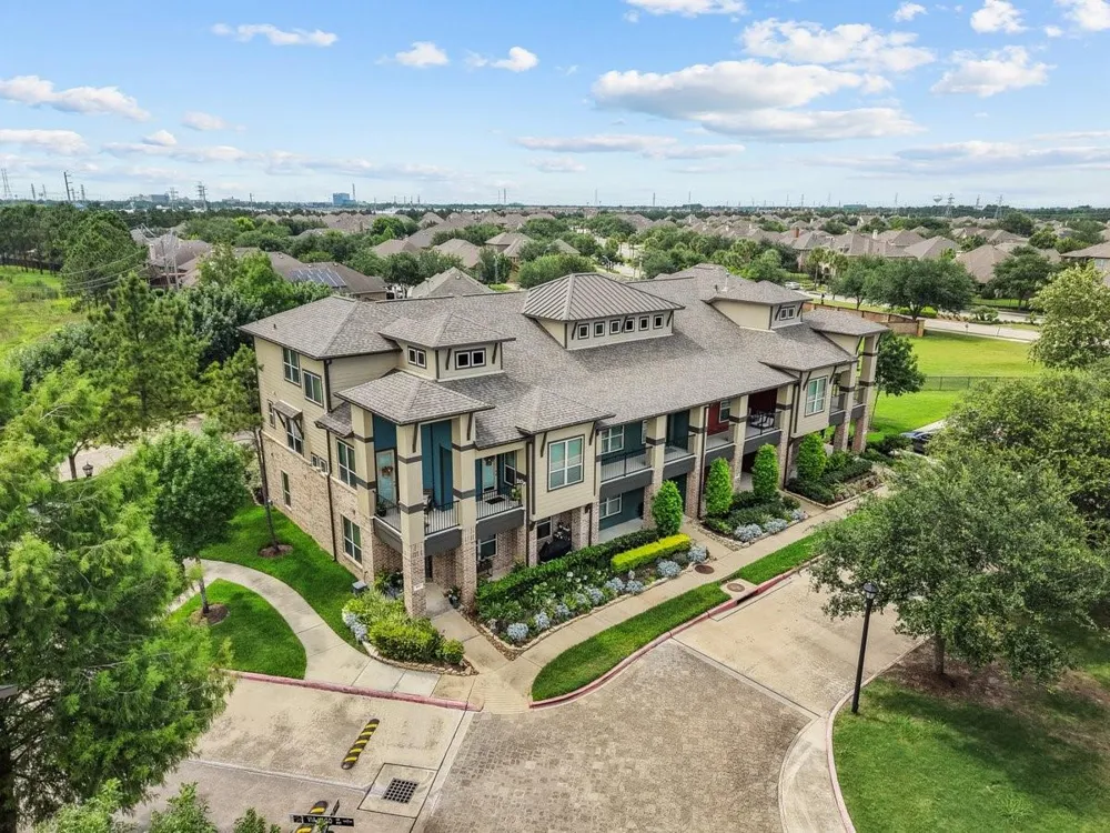 416 Via Regatta Drive Webster, TX 77598