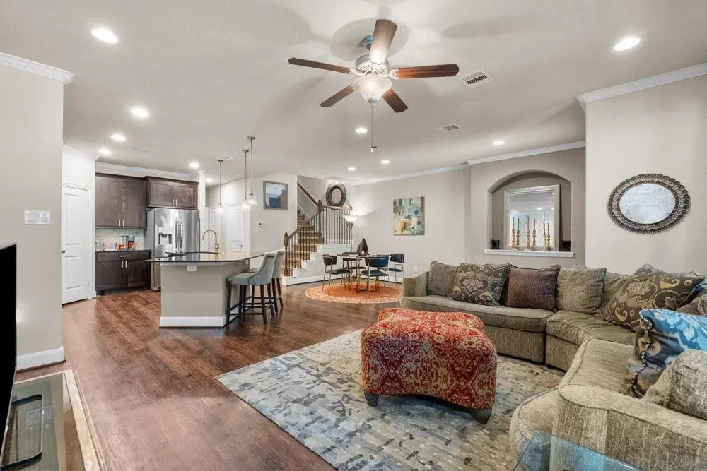 416 Via Regatta Drive Webster, TX 77598