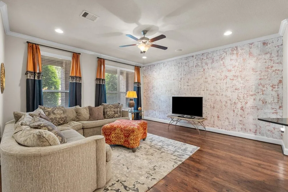 416 Via Regatta Drive Webster, TX 77598