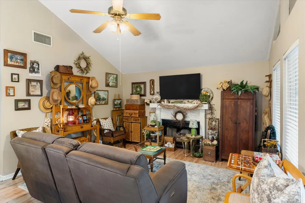 177 Woodfern Glen Holly Lake Ranch, TX 75765