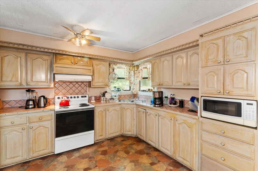 18459 Fm 16 E Winona, TX 75792