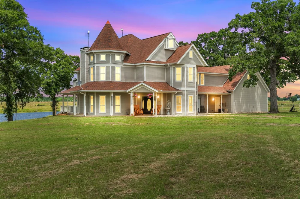 2364 VZ County Road 2128 Wills Point, TX 75169