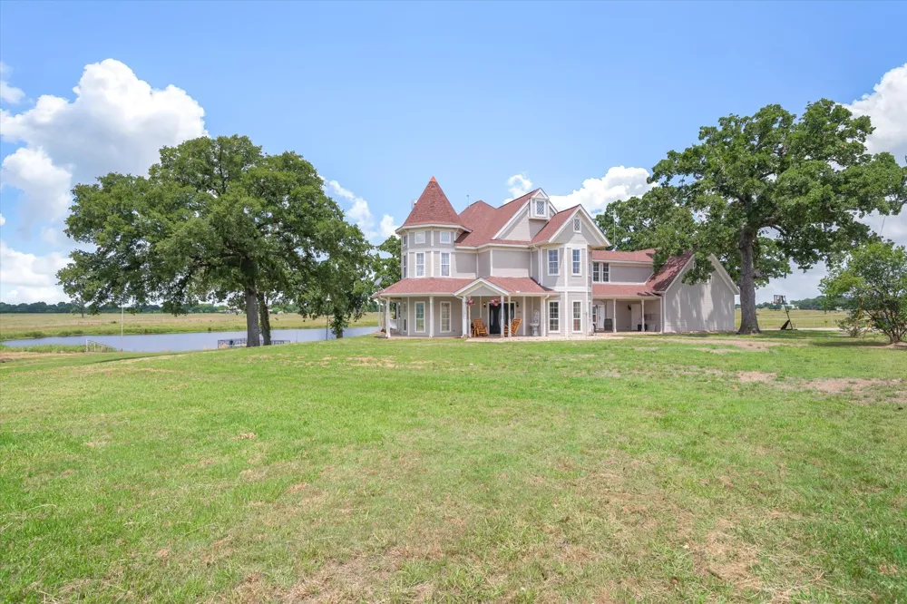 2364 VZ County Road 2128 Wills Point, TX 75169