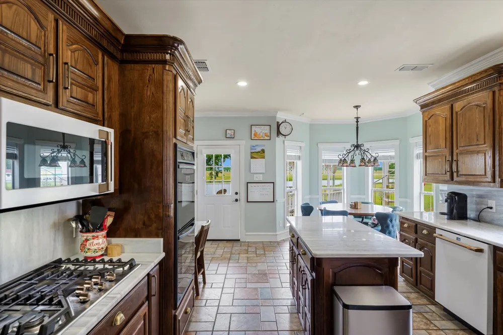 2364 VZ County Road 2128 Wills Point, TX 75169