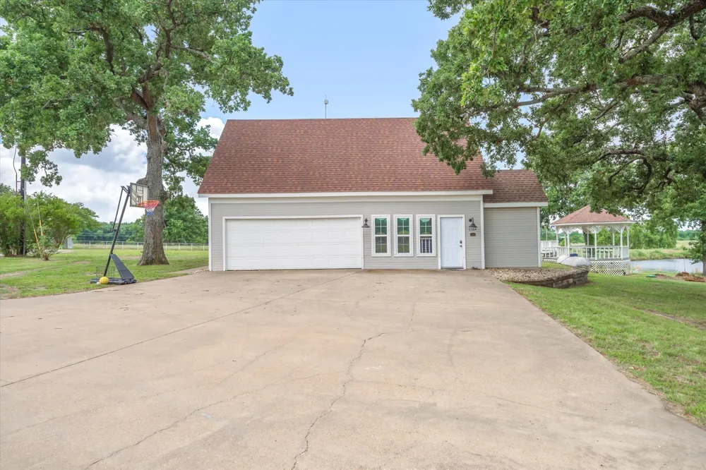 2364 VZ County Road 2128 Wills Point, TX 75169