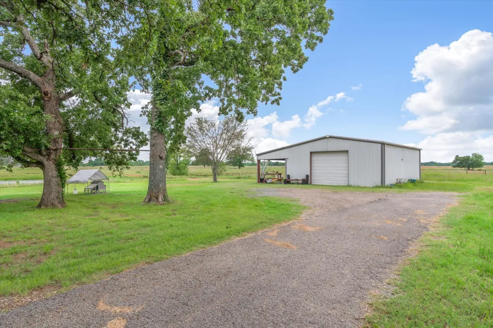 2364 VZ County Road 2128 Wills Point, TX 75169