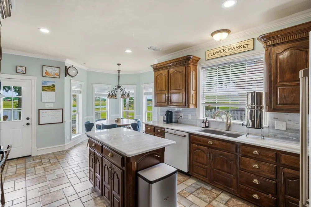 2364 VZ County Road 2128 Wills Point, TX 75169
