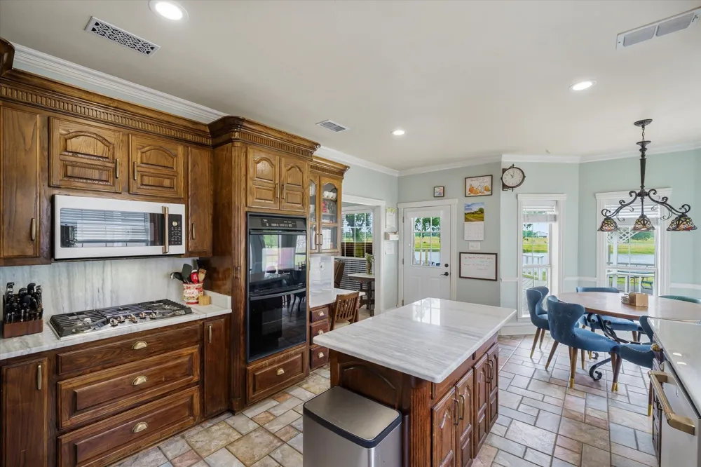 2364 VZ County Road 2128 Wills Point, TX 75169