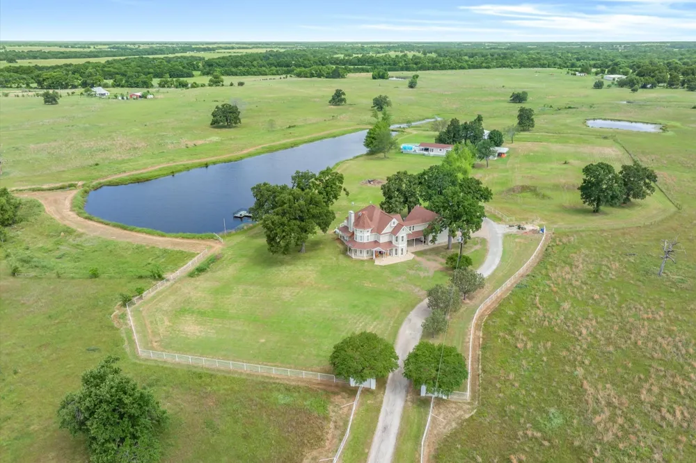 2364 VZ County Road 2128 Wills Point, TX 75169