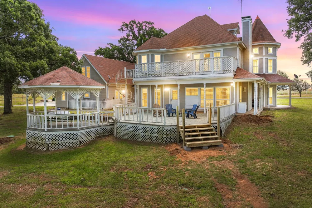 2364 VZ County Road 2128 Wills Point, TX 75169