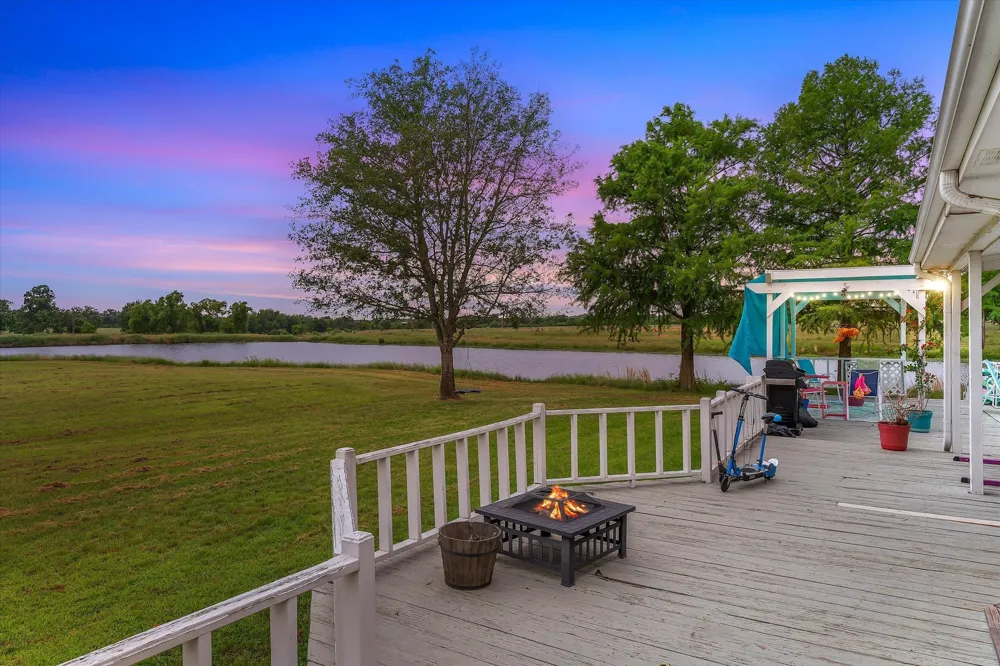2364 VZ County Road 2128 Wills Point, TX 75169