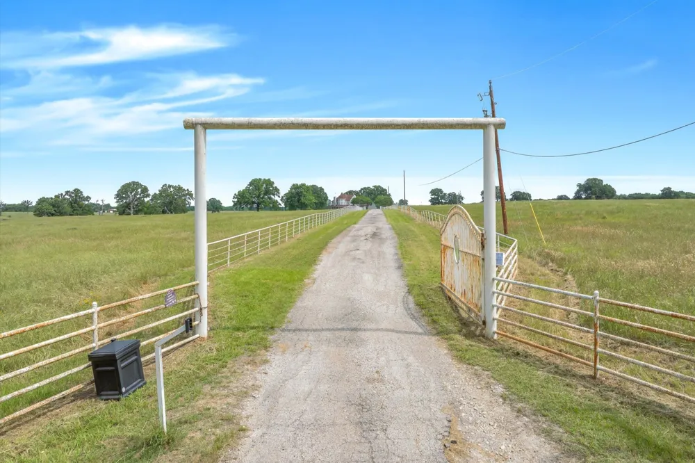 2364 VZ County Road 2128 Wills Point, TX 75169