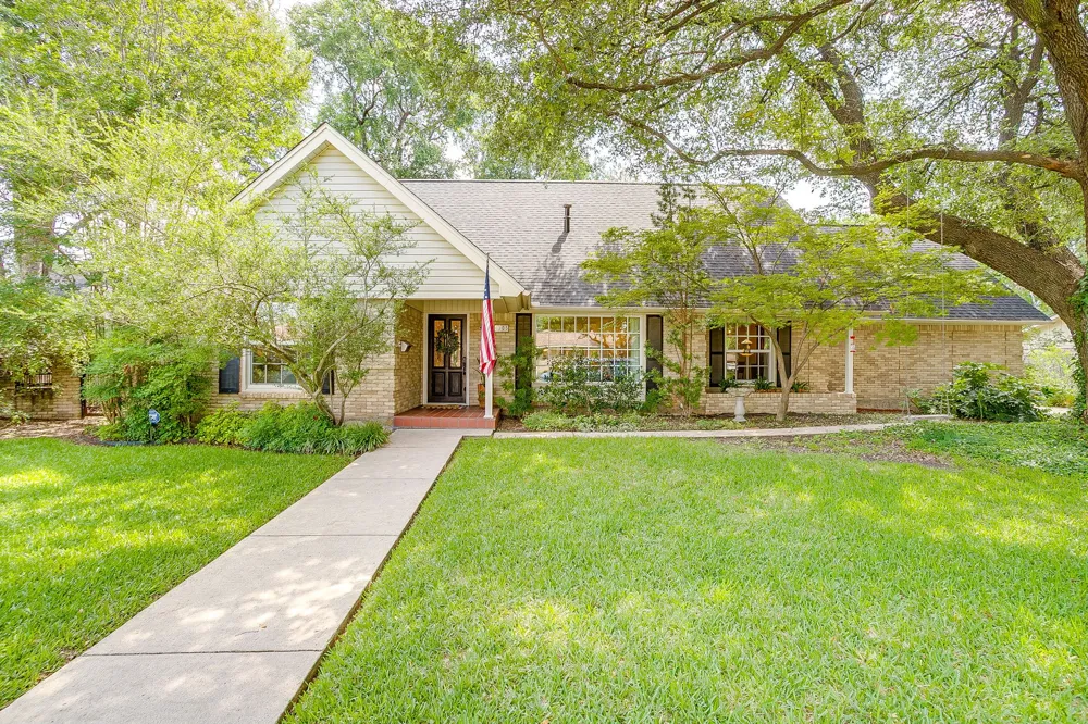 4305 Elmwood Drive