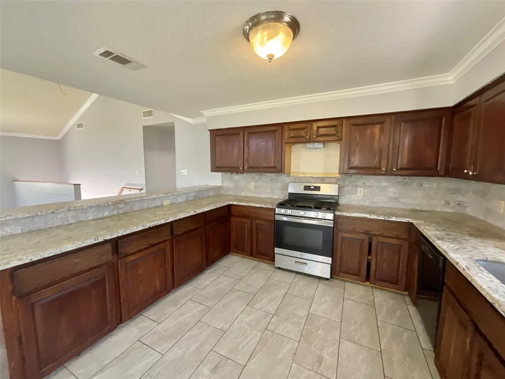 502 Oakdale Street Shoreacres, TX 77571