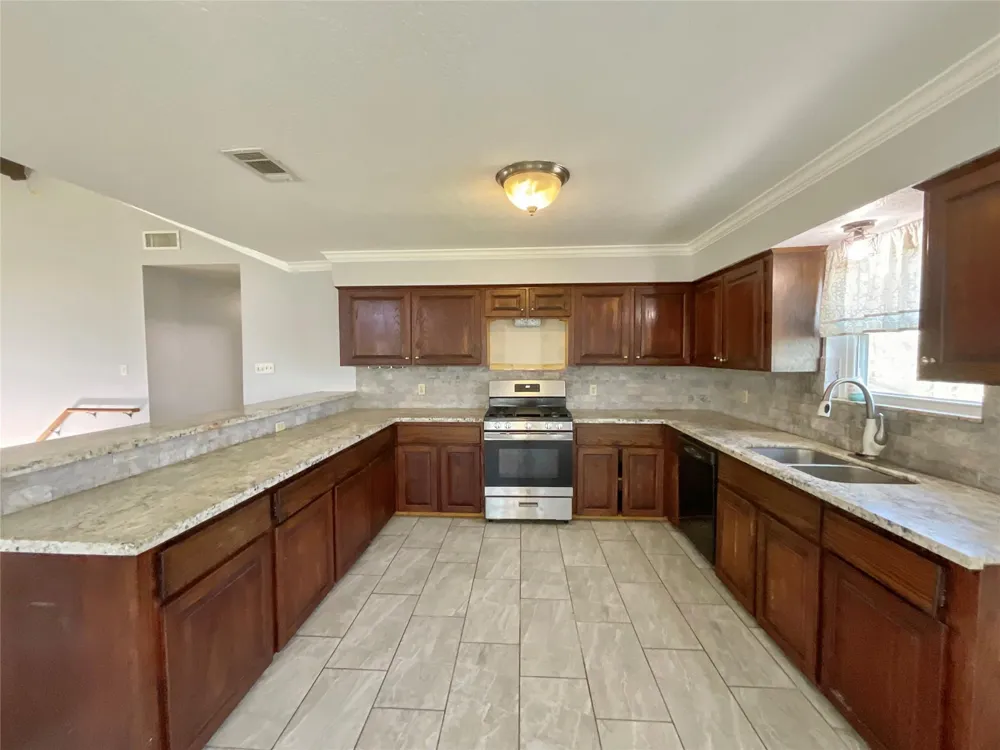 502 Oakdale Street Shoreacres, TX 77571